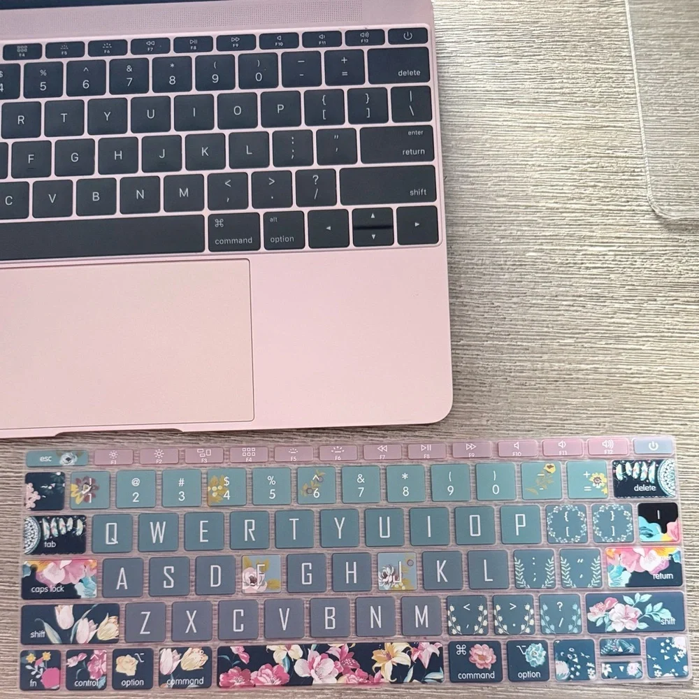 Apple MacBook - Rose Pink - Picture 5 of 13